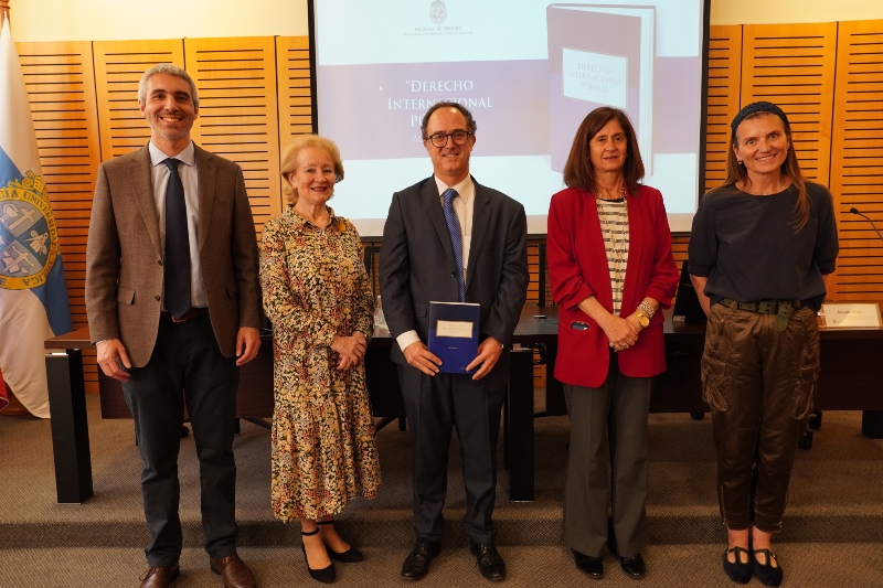 Profesor Álvaro Paúl publicó libro sobre Derecho Internacional Público