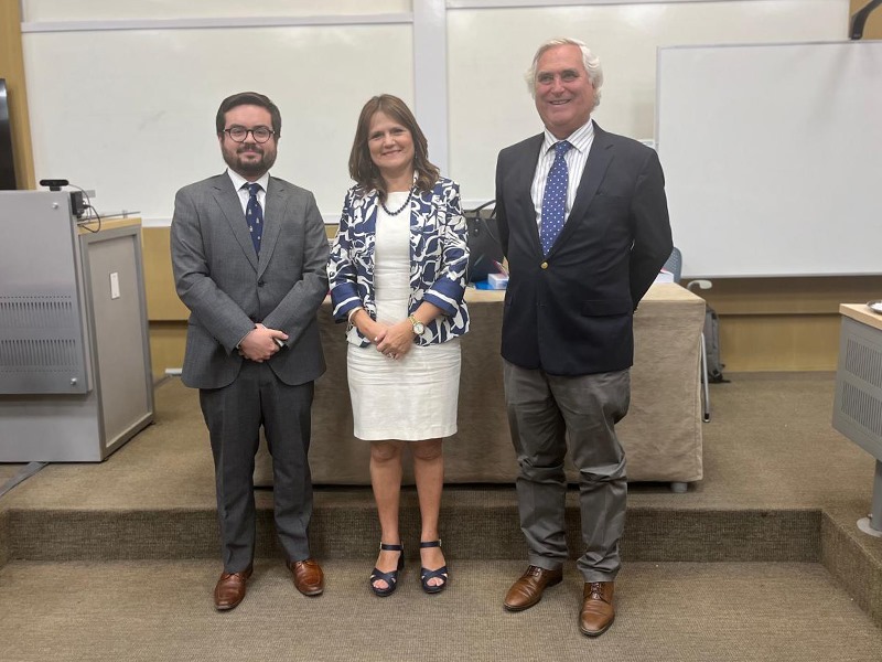 Profesores Carmen Domínguez H. y Jorge Baraona participaron en presentación de libro de exalumno del Doctorado Francisco Rubio