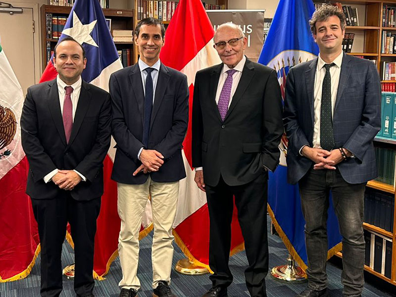 ‘La experiencia de transformación constitucional en Chile’: académicos de Derecho UC participan en elaboración de libro y asisten a lanzamiento en Washington