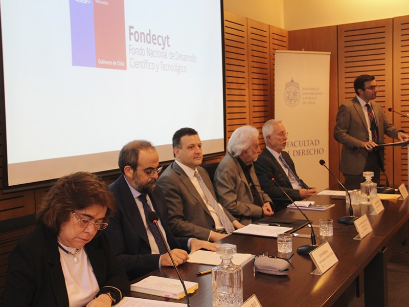 Programa de Derecho Administrativo Económico (PDAE) organizó jornada interdisciplinaria de juristas e historiadores