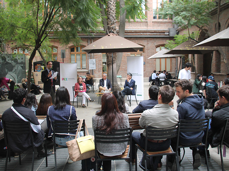 Profesionales al servicio: conversatorio organizado por el Centro de Alumnos abordó el rol social del abogado