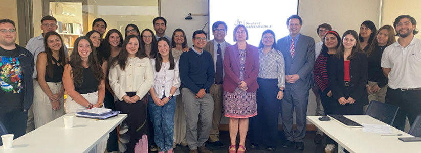 Jueces para Chile, de Derecho UC, da la bienvenida a los alumnos y mentores que formarán parte del programa de mentorías 2025