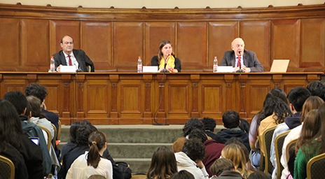 Samuel Issacharoff abordó los desafíos de las democracias contemporáneas en seminario dirigido a alumnos de Derecho Constitucional 