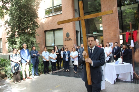 Comunidad Derecho UC se unió en oración en Vía Crucis de Semana Santa