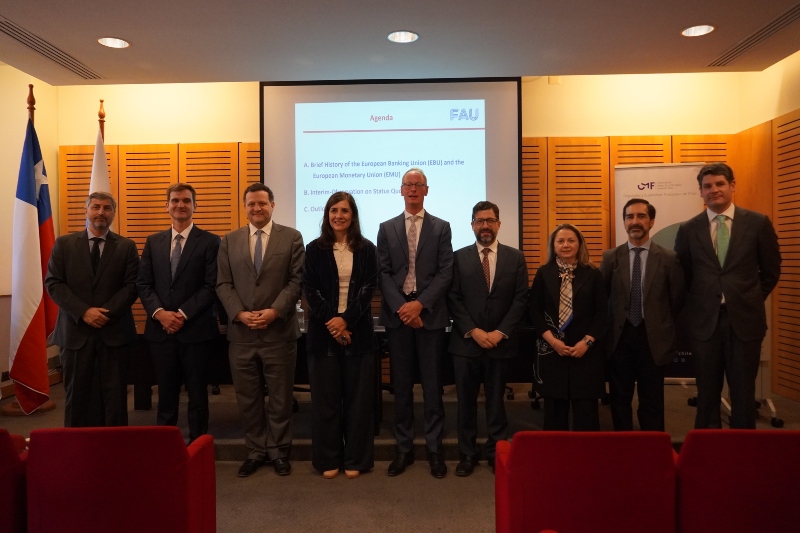 Seminario internacional conmemoró el centenario de la legislación bancaria