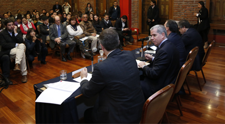 Propuestas para mejorar el sistema carcelario en Chile fueron presentadas ante autoridades de gobierno y del parlamento