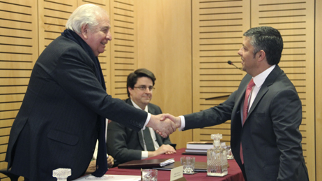 Con distinción 'Cum Laude' profesor Roberto Ríos se doctoró en Derecho UC