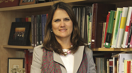 Profesora Carmen Domínguez fue elegida presidenta de REDIFAM