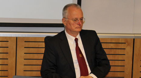 Profesor Urs Kindhäuser dictó charla sobre causalidad en Derecho Penal