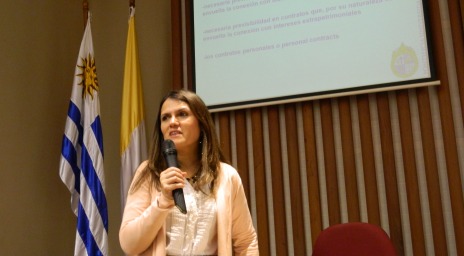 Profesora Carmen Domínguez dictó clase a alumnos de magíster en Uruguay