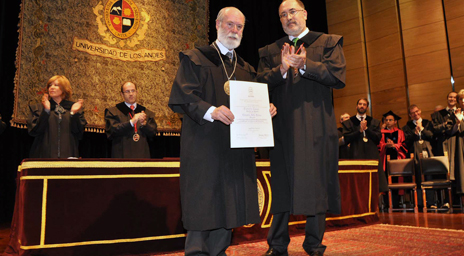 Profesor Eduardo Soto Kloss fue investido como Doctor Honoris Causa por la Universidad de los Andes