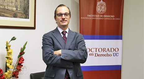 Profesor de la Universidad de Navarra realiza pasantía doctoral en Derecho UC