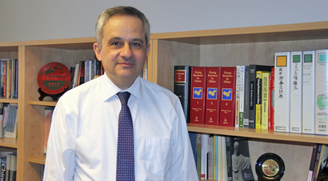 Profesor Marcos Jaramillo se adjudicó dos becas de investigación en materia de derecho chino
