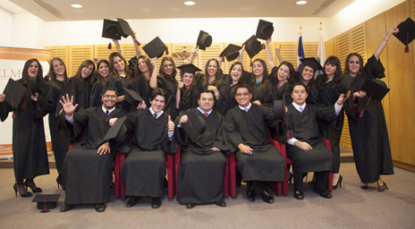Derecho UC cuenta con 20 nuevos magíster en Derecho de la Empresa, LLM Internacional