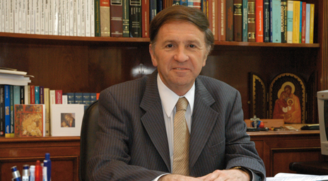 Profesor Arturo Yrarrázaval fue elegido para integrar el Comité de Búsqueda de rector