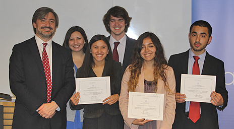 Alumnos Derecho UC fueron reconocidos por su rendimiento académico en Derecho Civil