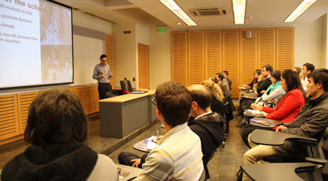 Universidad London School of Economics and Political Science realizó charla informativa en Derecho UC