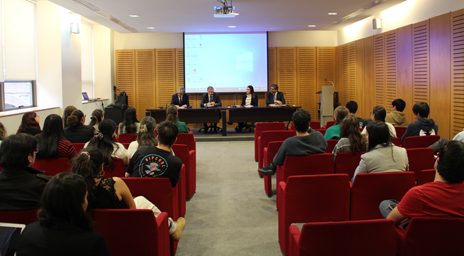 Conversatorio reunió a juez de garantía, defensora pública y fiscal para abordar los desafíos del Derecho Penal en Chile