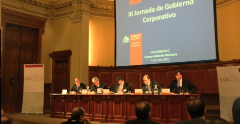 SVS presentó norma para autoevaluar gobiernos corporativos en IIIº Jornada Gobierno Corporativo UC