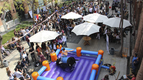 Fonda_Oficial_Derecho_UC_2013_interior
