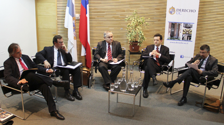 Mesa_redonda_seguros_290813_interior1