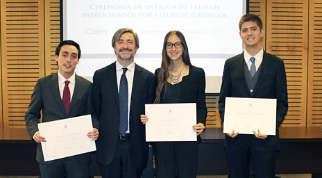 premios-estudios-juridicos-chica
