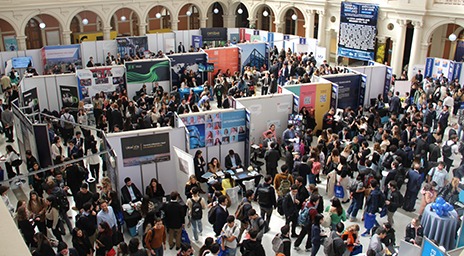 Multitudinaria_y_exitosa_Feria_del_Trabajo_Derecho_UC_2023_464x56