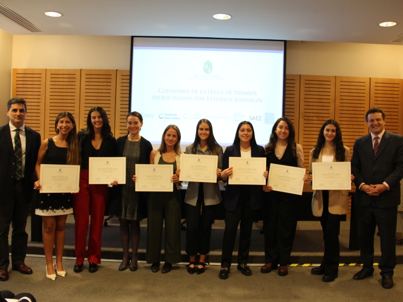 premiación_alumnas_estudios_jurídicos_2023