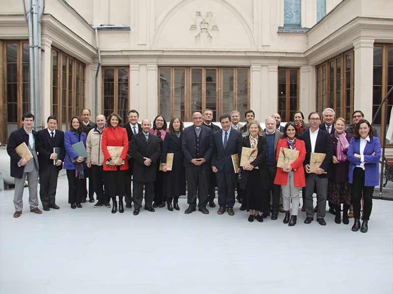 Reunión_exalumnos_Derecho_UC_con_Arzobispo_Chomalí_web