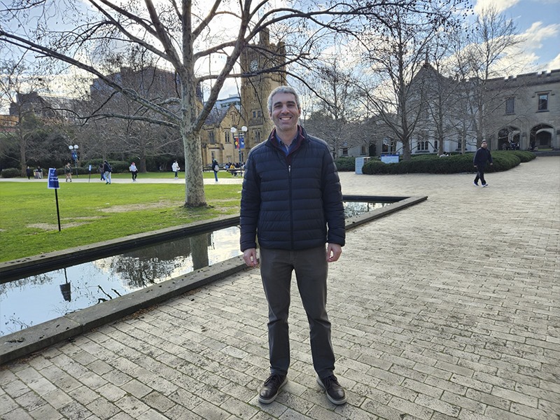 profesor_Sebastián_Rioseco_estadia_U._Australia_web