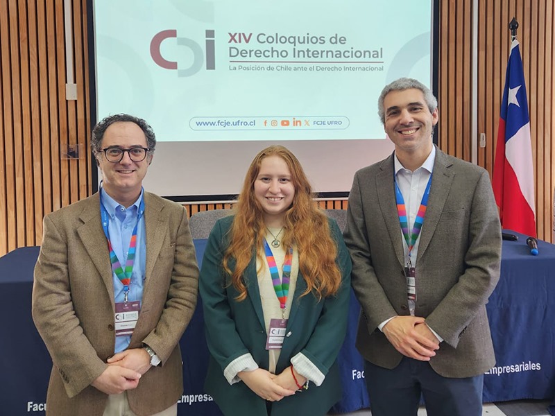 Álvaro_Paúl_Sebastián_Rioseco_y_la_alumna_egresada_Esperanza_Hope_participaron_en_los_XIV_Coloquios_de_Derecho_Internacional_web