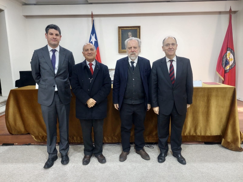 Jaime_Alcalde_expuso_en_la_Academia_Chilena_de_la_Historia_en_homenaje_al_profesor_Julio_Retamal_web