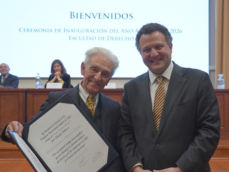 Bernardino Bravo Lira recibió el Premio Extraordinario José Clemente Fabres 2026 800×600