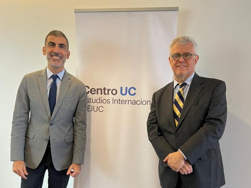 Director del CEIUC, Jorge Sahd, recibió al nuevo cónsul general de Chile en Bolivia