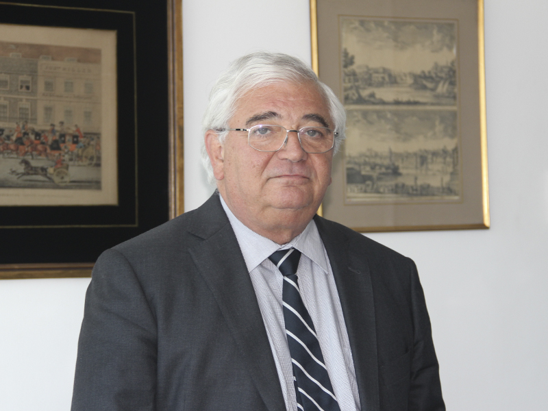 Derecho UC lamenta el sensible fallecimiento de Raúl Lecaros Zegers, exalumno, exprofesor y exdecano de nuestra Facultad