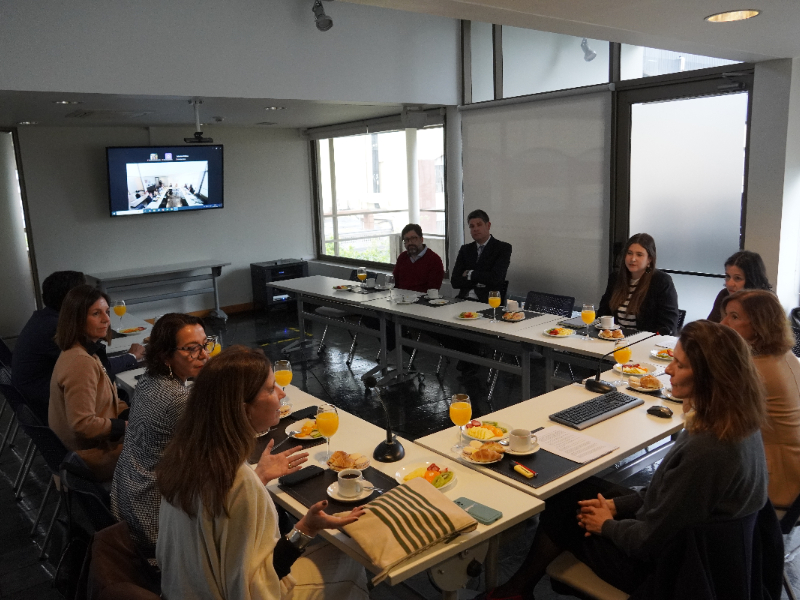 Conversatorio abordó la participación femenina en el derecho corporativo – web