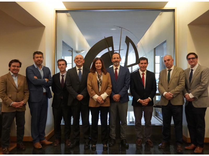Derecho UC se reúne con Sam Panarella, CEO de The Foundation for Natural Resources and Energy Law
